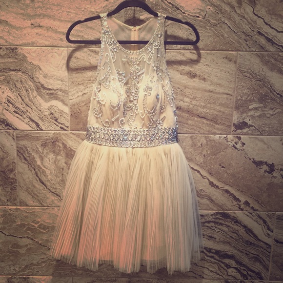 Champagne homecoming dress - Picture 1 of 7